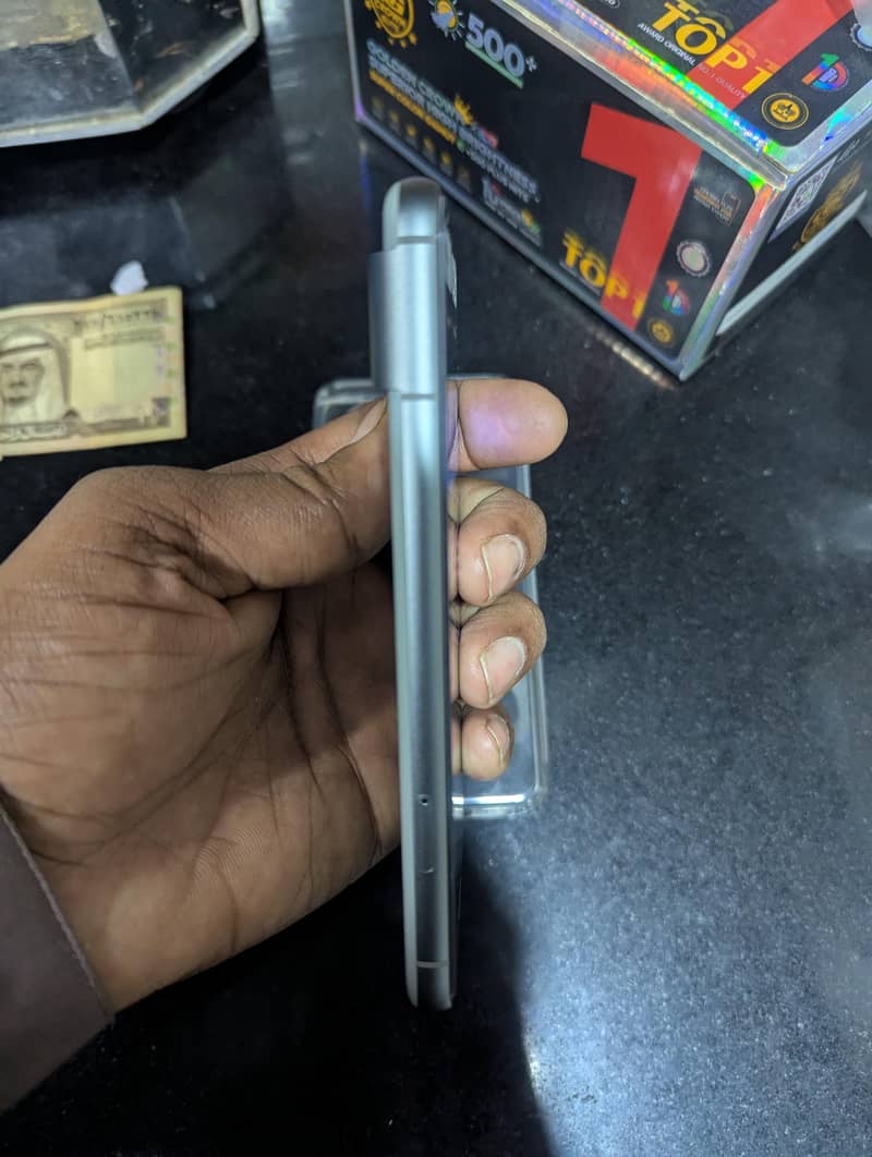 Google Pixel 8 6