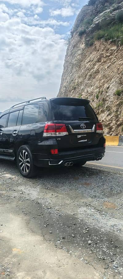 Toyota Land Cruiser facelift to 2018