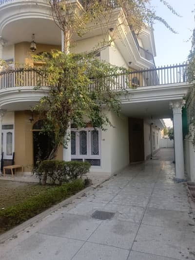 F 11/4 500 sy house for rent