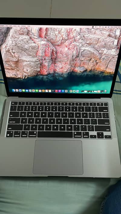 Urgent selling Apple MacBook Air M3 512gb