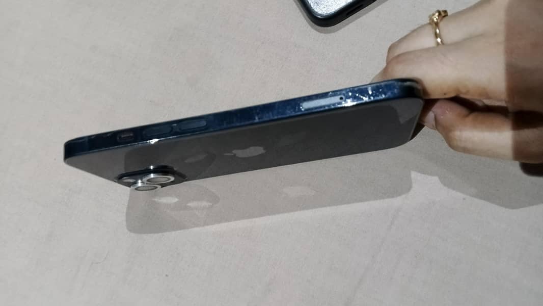Apple iPhone 13 1