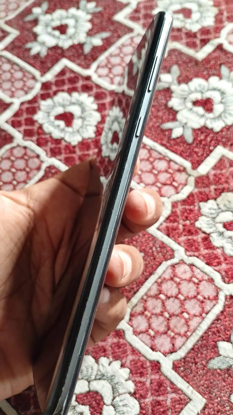 Sharp Aquos Zero 2 4