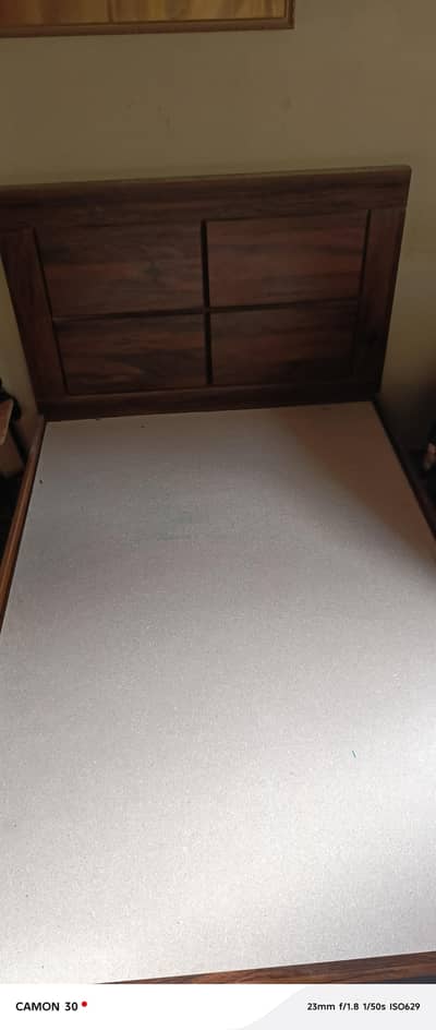 queens bed