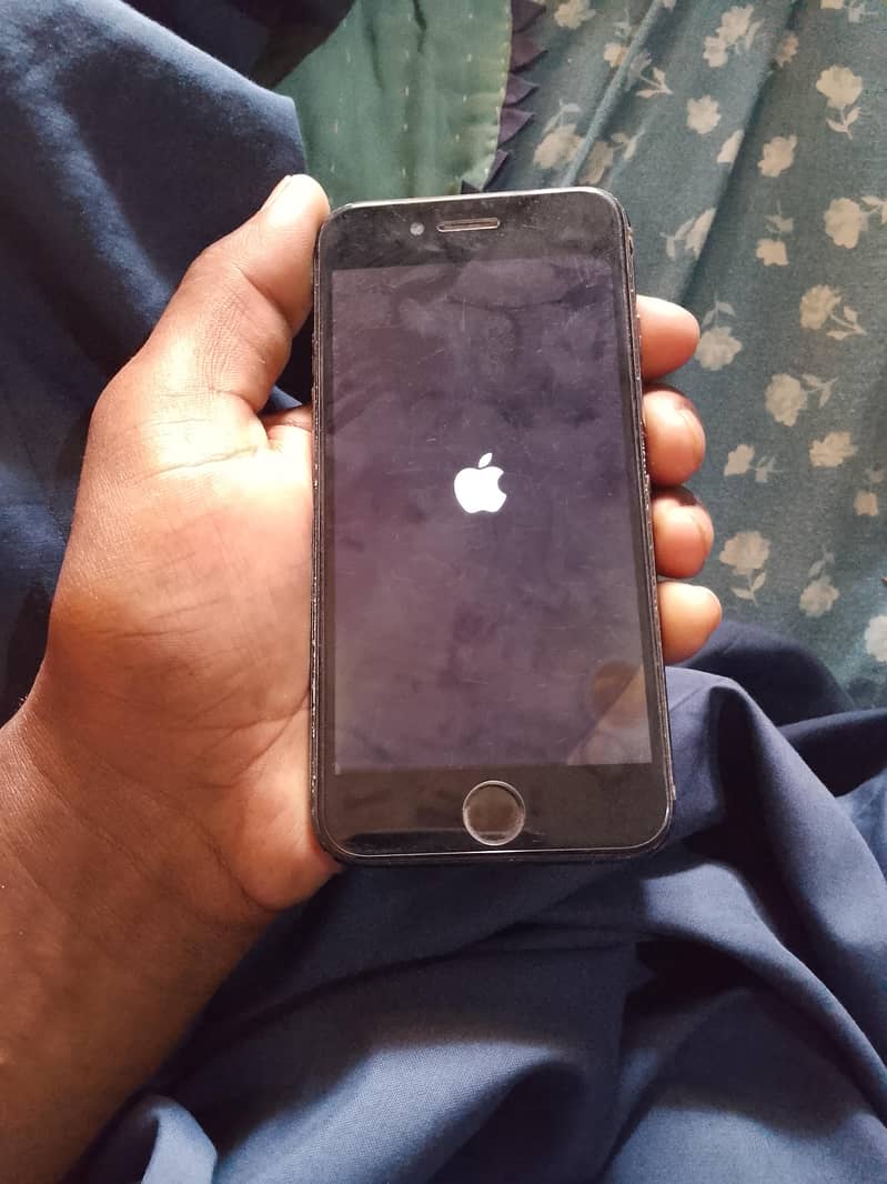 Apple iPhone 7 0
