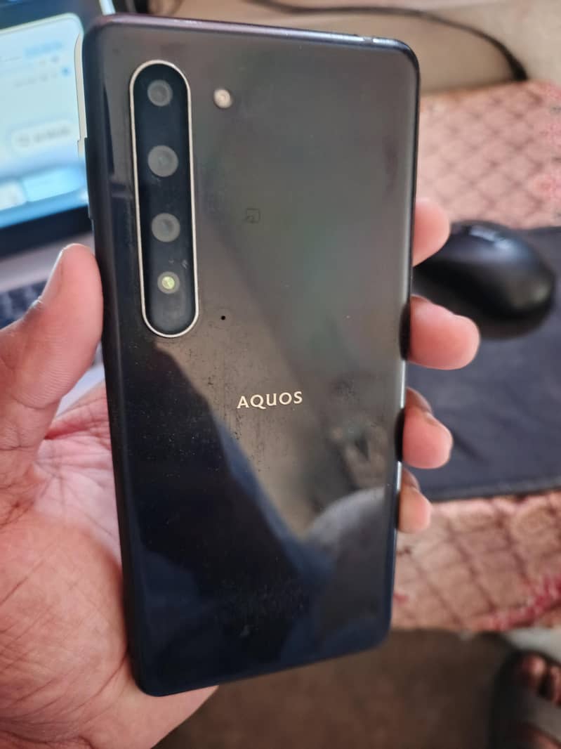 Sharp Aquos R5G 1