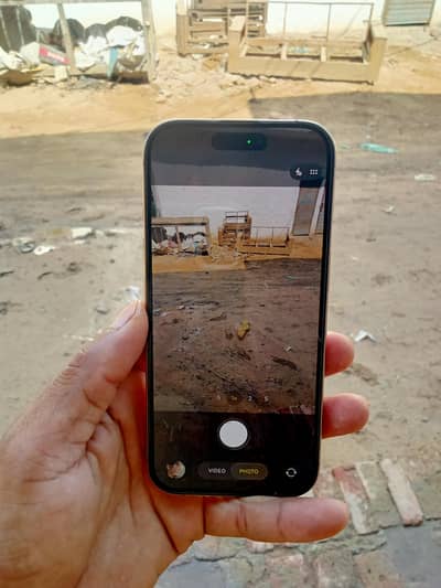 Apple iPhone 16 Pro jv