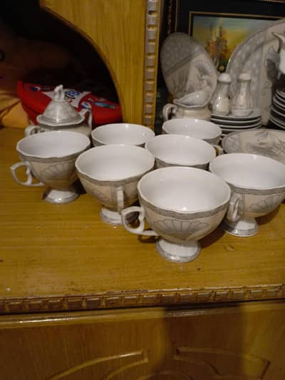 Selling my whole dinner set made of porcelain