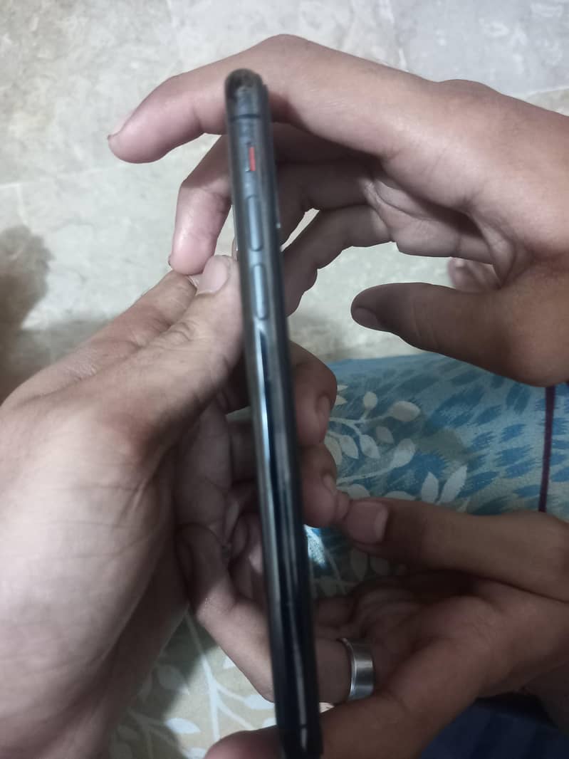 Apple iPhone X 3