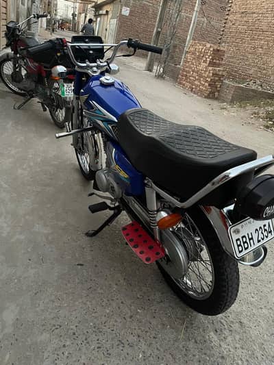 Honda 125 in good condition All bike geinune contect nbr 03336729894