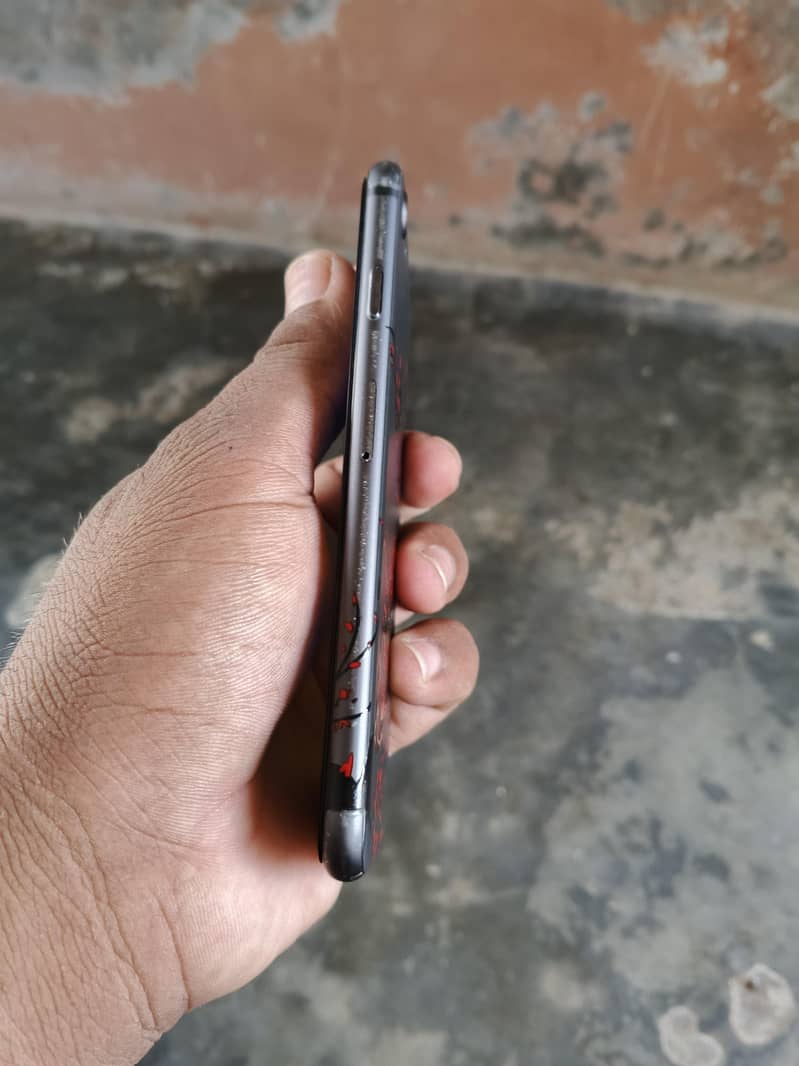 Apple iPhone 8 3