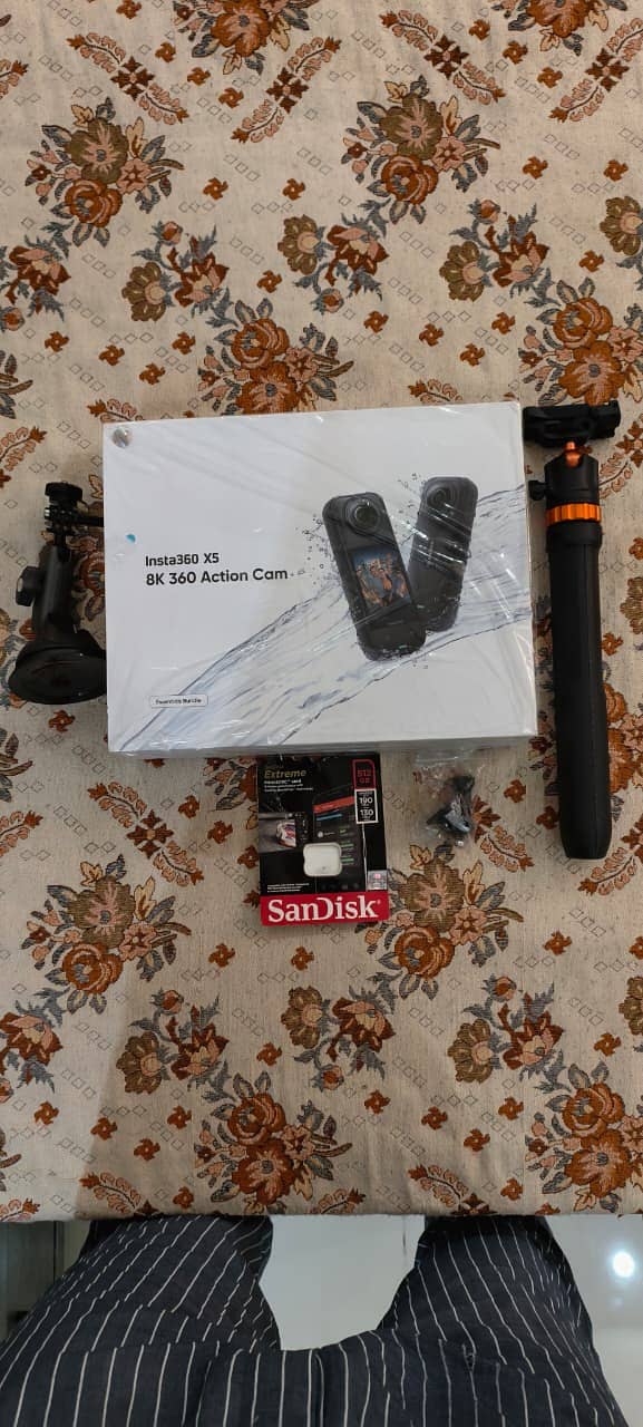 Insta 360x5 essential bundle 0
