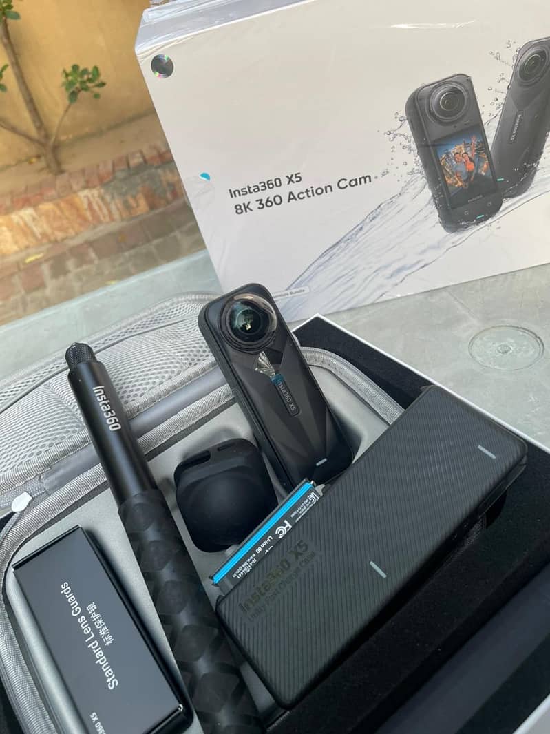 Insta 360x5 essential bundle 4