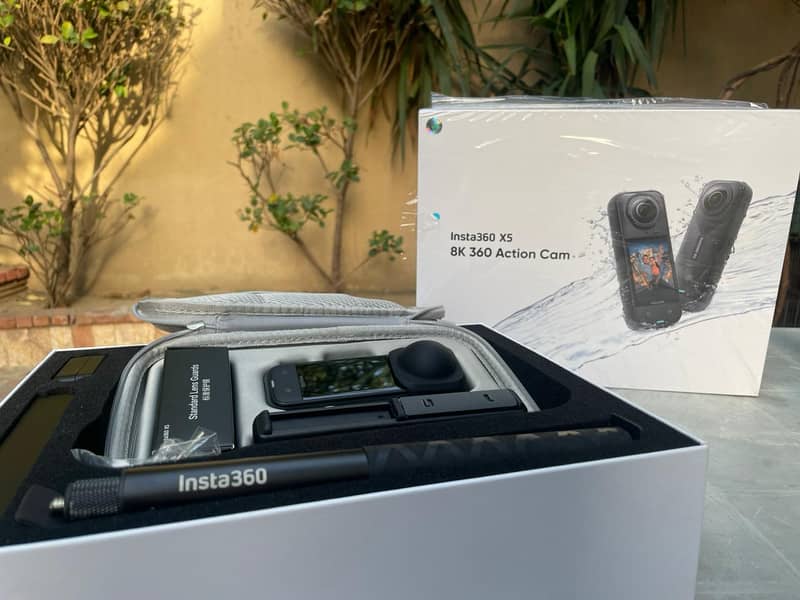 Insta 360x5 essential bundle 8