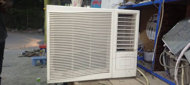 pona ton window ac. 0324/044/0015