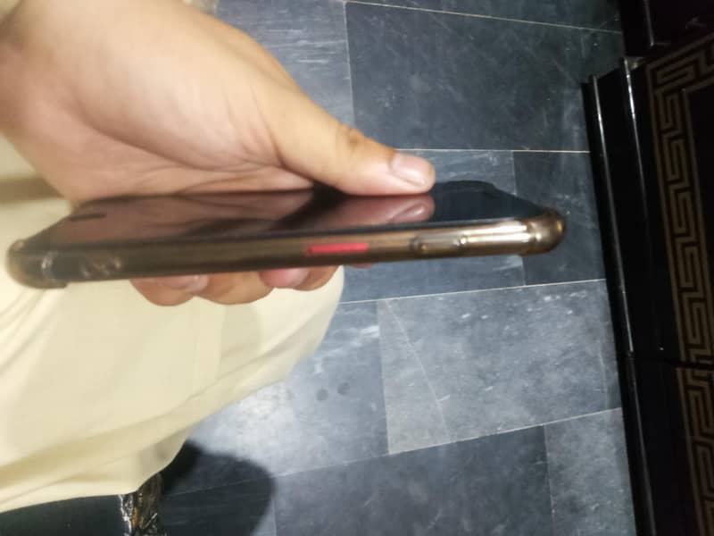 Apple iPhone 8 4
