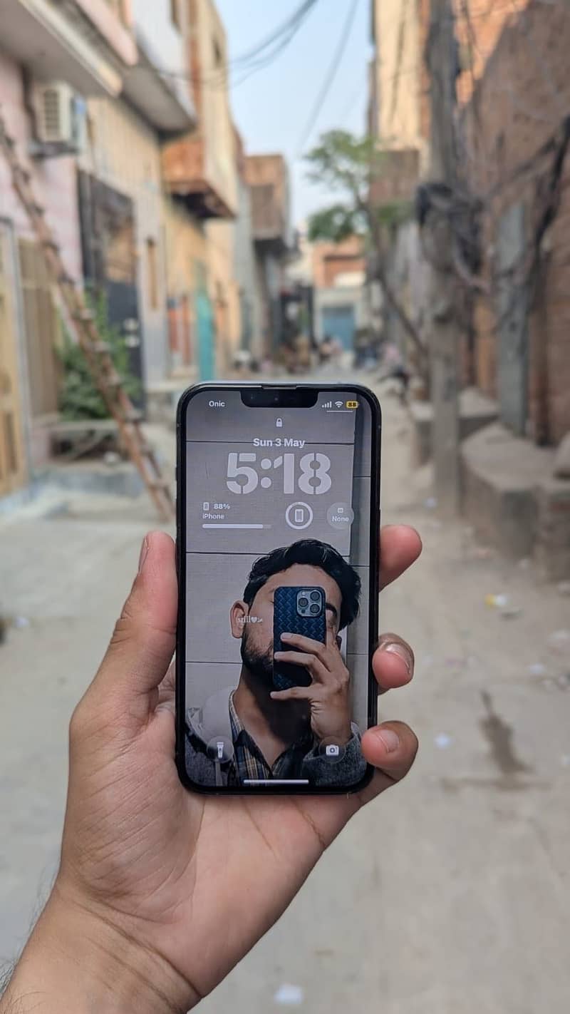 Apple iPhone 13 1