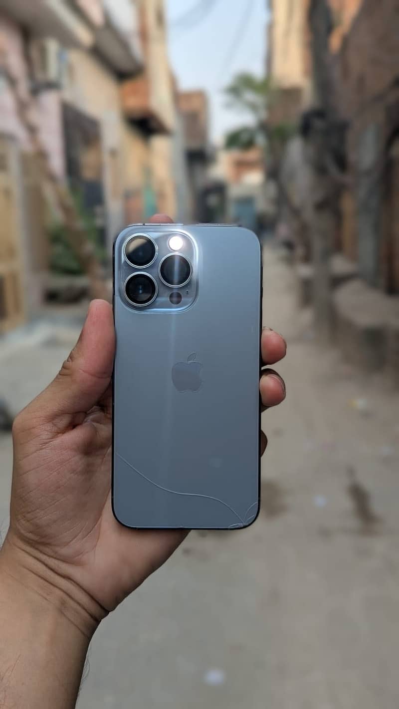 Apple iPhone 13 2