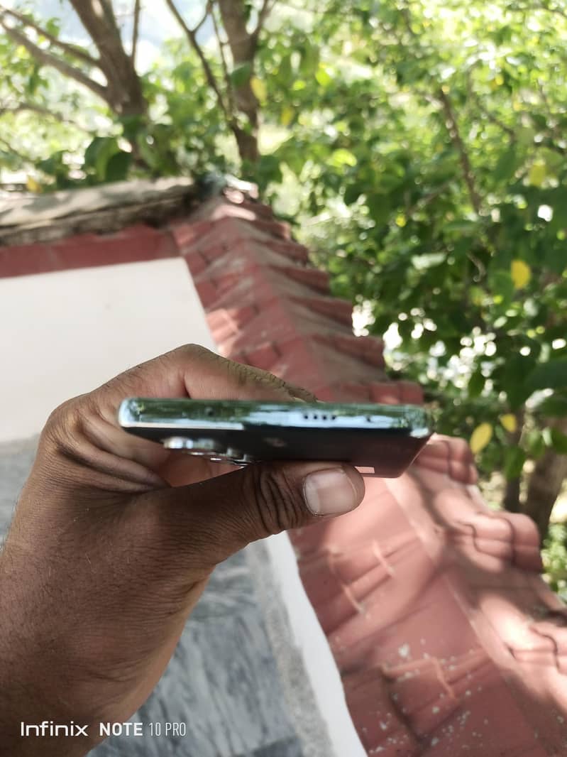 Tecno CAMON 40 Pro 1