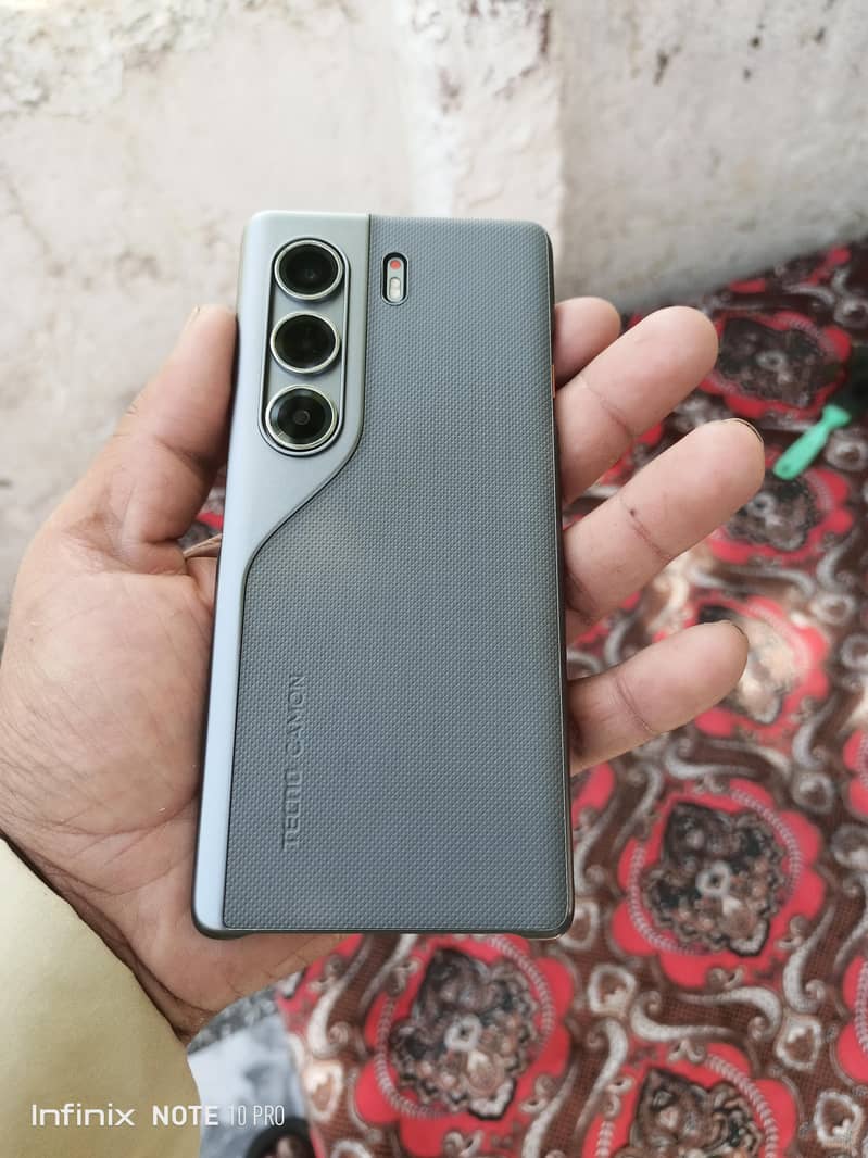 Tecno CAMON 40 Pro 5