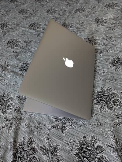 MacBook Pro Mid-2015 15" Core i7 / 16GB RAM / 256GB SSD