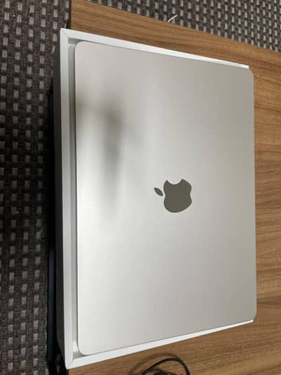 Macbook Air M2 8 512 complete Box 13.6 inches