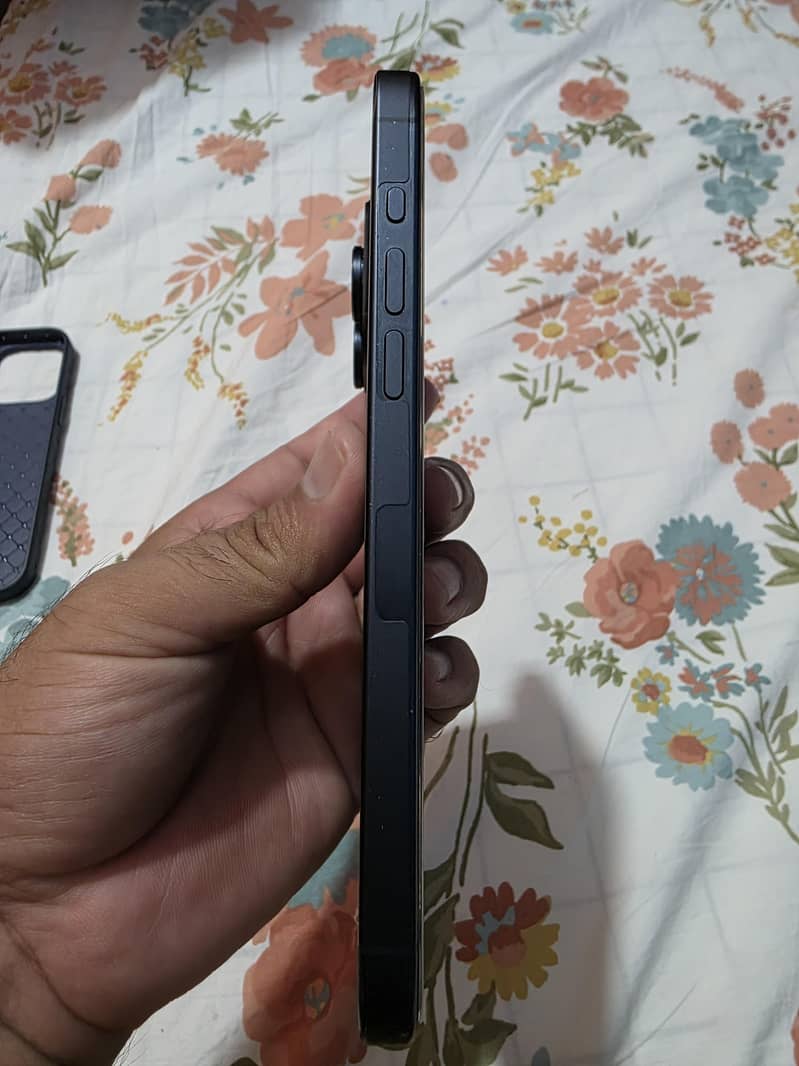 iPhone 15 Pro Max 2