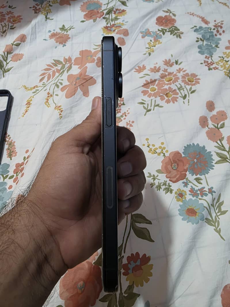 iPhone 15 Pro Max 3