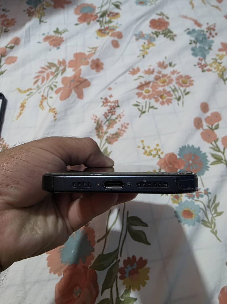 iPhone 15 Pro Max 5