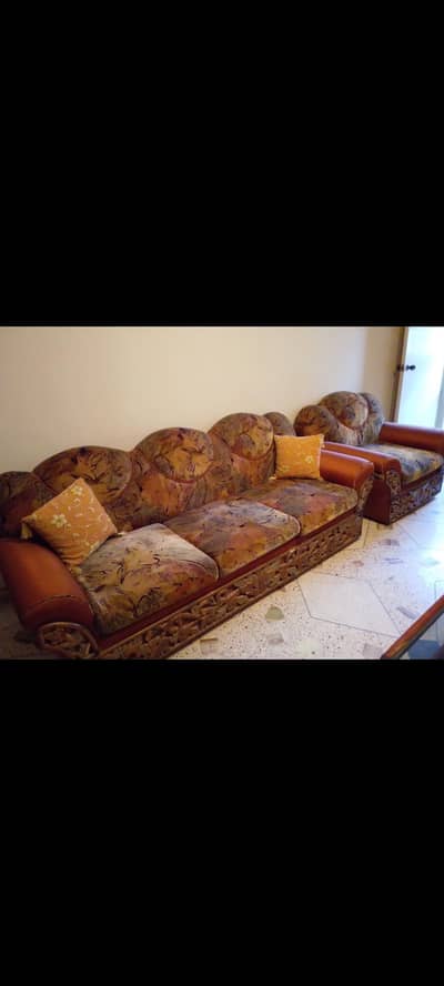  7 Seater Wooden Sofa Set – Good Condition – Rs. 15,000 Negotiable