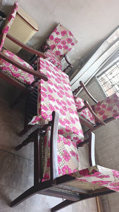 1 table with 4 chairs