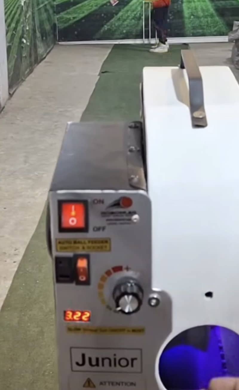 Cricket bowling machine 2