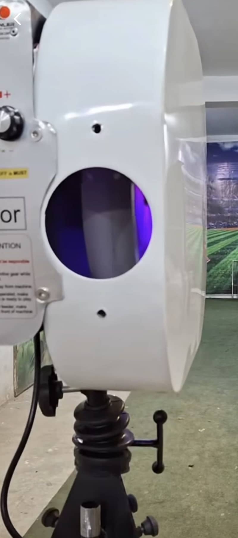 Cricket bowling machine 3