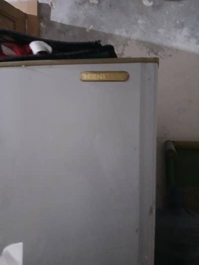 orient freaj h medium  size ha gess nai ha 3 sal sy use ma nai hai