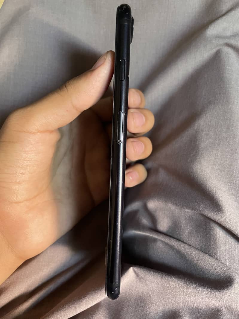 Apple iPhone 7 Plus 5