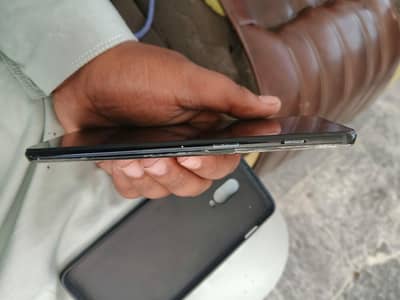 One Plus 6T 8 128 GB Sirf back break hai or koi easho ni