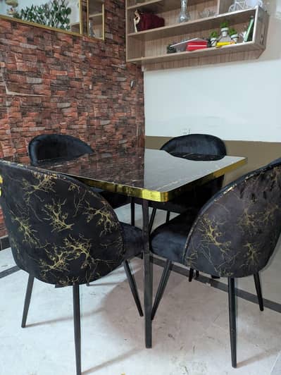 4-seater Dinning -Dinning table