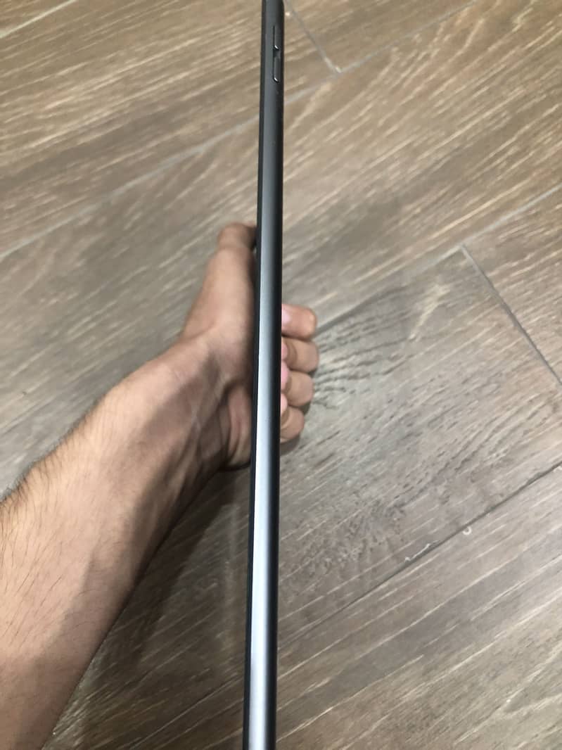 Ipad 7th generation full okay condition 1