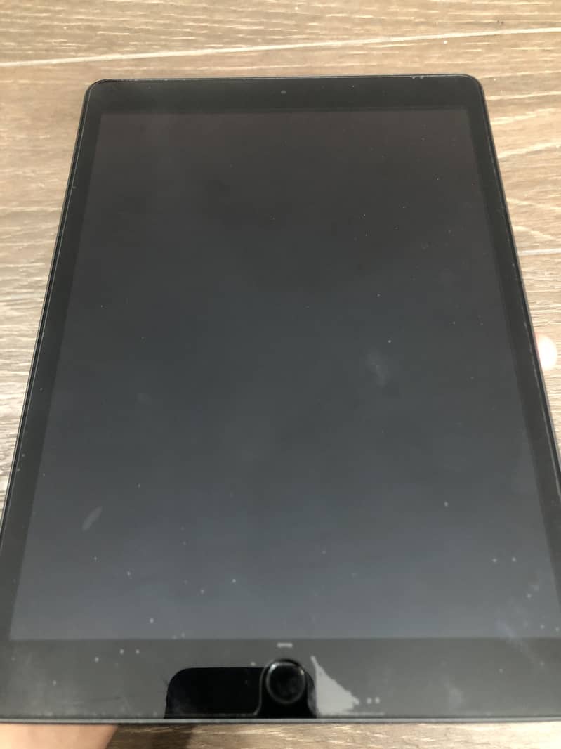 Ipad 7th generation full okay condition 2