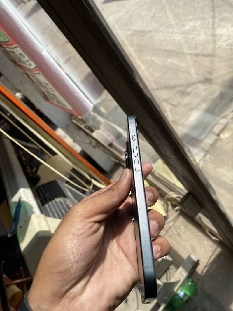 Apple iPhone 15 3