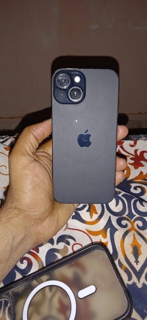 Apple iPhone 15 4