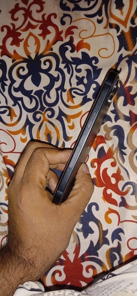 Apple iPhone 15 6