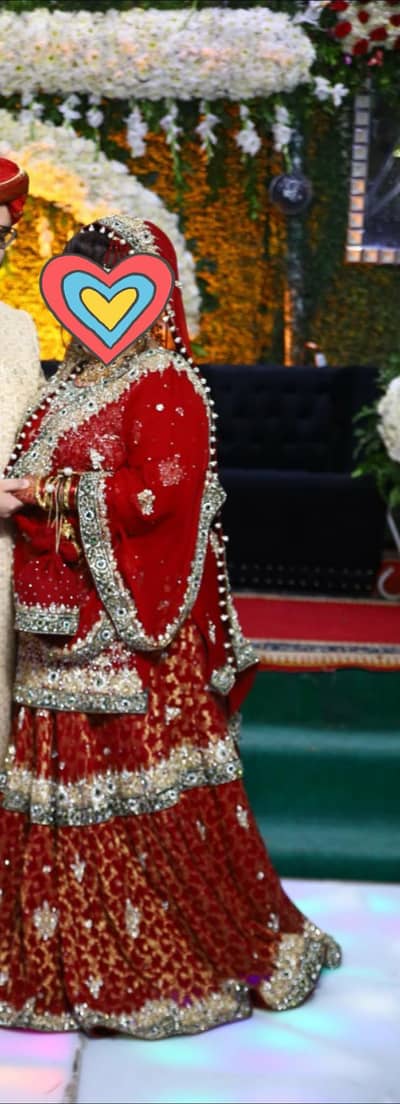 Bridal dress for sale in 10/10 condition (free bridal jewellery)