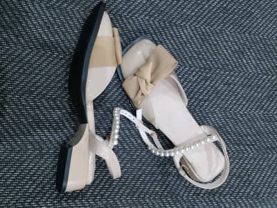 Imported Korean Style Preloved Bow Heels with Pearls - Size 5 / 38