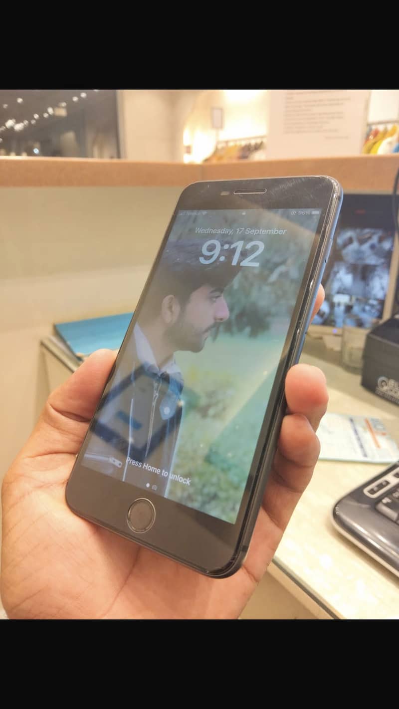 Apple iPhone 8 Plus 1