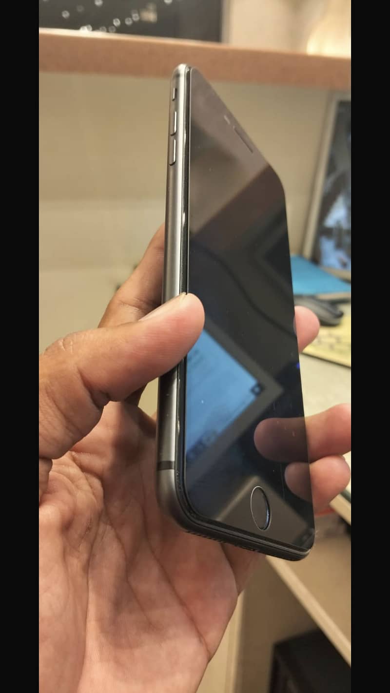 Apple iPhone 8 Plus 2