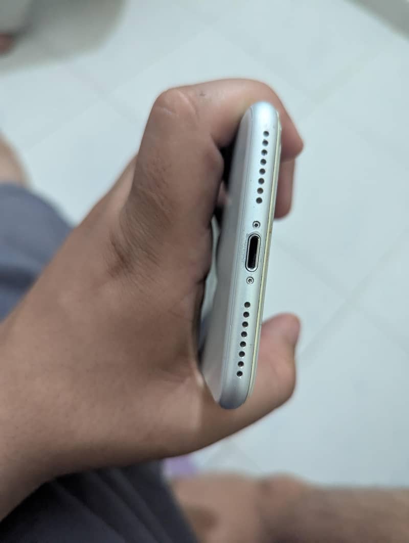 Apple iPhone 8 Plus 4