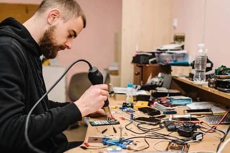 Mobile Repairing Technician Required for Shop