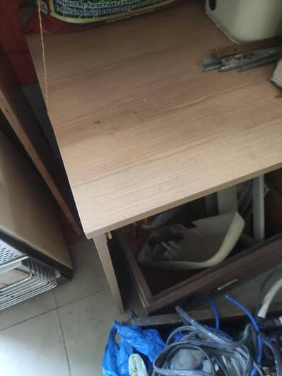 computer chair with table