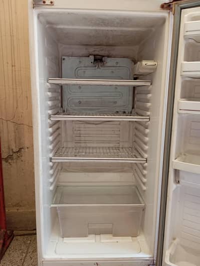 dawlance refrigerator home use in good condition
