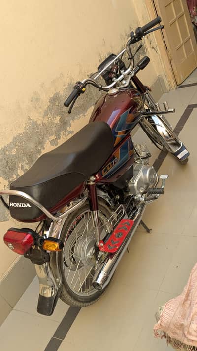 Honda CD 70 red color Opn letter 286Chali abi use hori